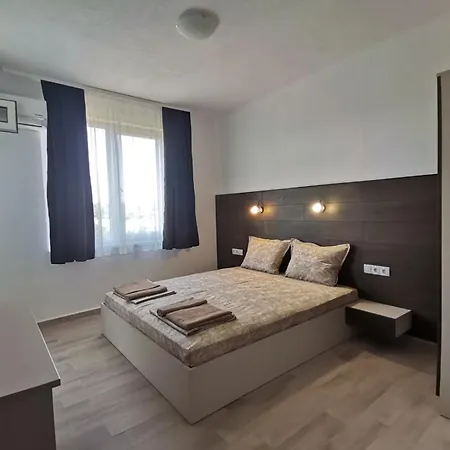 дъбрава Casa de hóspedes Sinemoretz