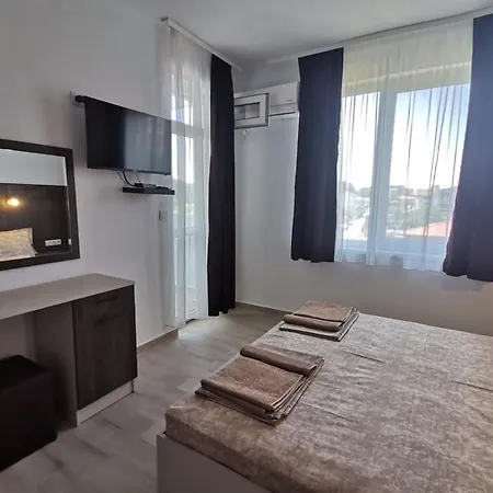 дъбрава Casa de hóspedes Sinemoretz