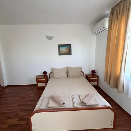 дъбрава Casa de hóspedes Sinemoretz