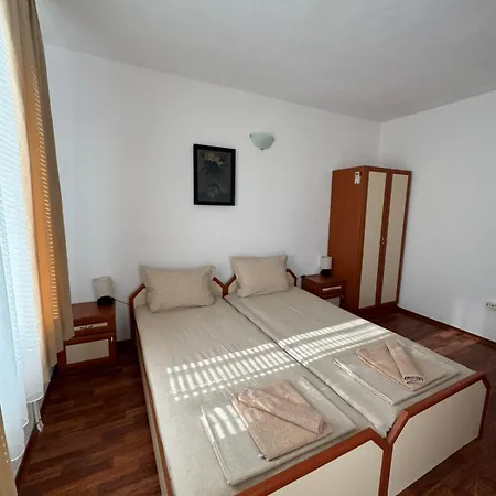 дъбрава Casa de hóspedes 3*