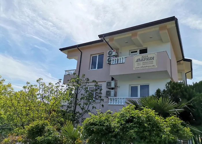 дъбрава Vendégház